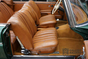 Image 44/50 of Mercedes-Benz 220 SE b (1964)