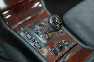Image 42/50 de Mercedes-Benz E 430 (2000)