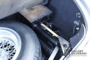 Image 27/50 de Ferrari 330 GT 2+2 (1965)