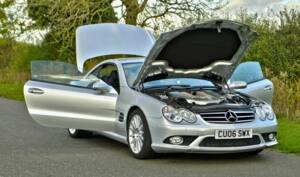 Image 25/50 of Mercedes-Benz SL 55 AMG (2006)