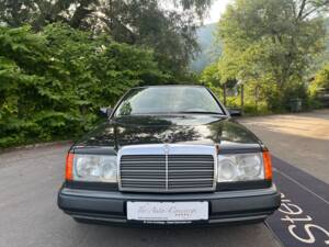 Image 2/47 of Mercedes-Benz 300 CE-24 (1992)