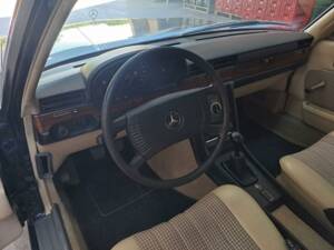 Bild 36/47 von Mercedes-Benz 280 SE (1976)