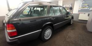 Image 70/81 de Mercedes-Benz 300 TE 4-Matic (1992)