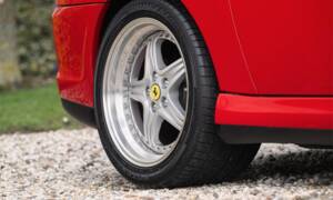 Bild 23/49 von Ferrari 550 Maranello (2000)