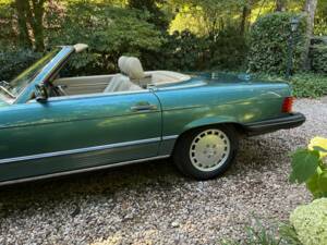 Image 5/30 of Mercedes-Benz 560 SL (1988)