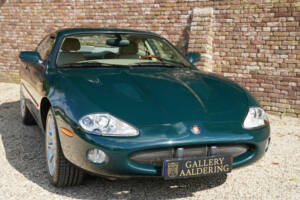 Image 22/50 of Jaguar XKR (2001)