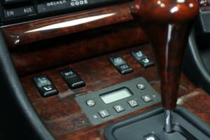 Immagine 26/50 di Mercedes-Benz 560 SEC (1990)