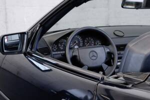 Image 44/46 of Mercedes-Benz SL 320 (1998)