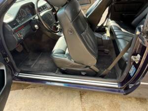 Image 19/30 of Mercedes-Benz E 200 "Final Edition" (1997)