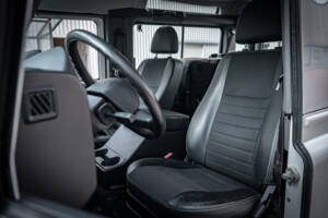 Image 33/66 de Land Rover Defender 90 TD4 (2007)