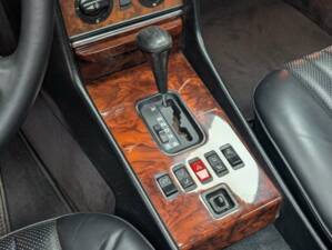 Image 24/50 of Mercedes-Benz 300 SL (1989)