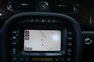 Image 12/50 of Jaguar XJ 8 4.2 (2004)