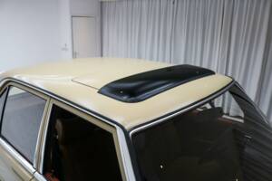 Image 13/14 of Mercedes-Benz 200 (1974)