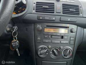 Imagen 16/35 de Toyota Avensis 1.8 VVT-i (2003)
