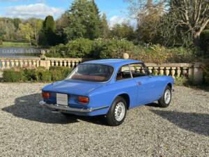 Bild 4/100 von Alfa Romeo Giulia GT 1300 Junior (1973)