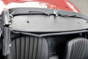 Image 42/49 de Jaguar E-Type (1970)