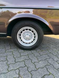 Image 10/31 of Mercedes-Benz 230 CE (1984)