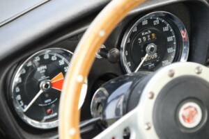 Image 13/50 of MG MGB GT (1974)