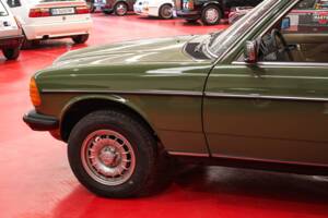 Bild 15/54 von Mercedes-Benz 250 T (1979)