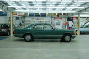 Bild 50/50 von Mercedes-Benz 260 SE (1990)