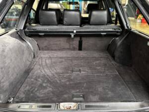 Bild 45/54 von Mercedes-Benz 300 TD Turbo (1993)
