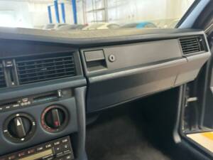 Bild 47/69 von Mercedes-Benz 190 E (1988)