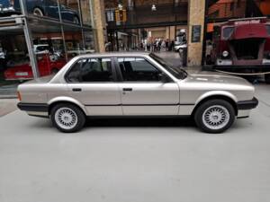 Bild 2/24 von BMW 318i (1989)