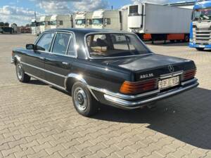 Image 4/8 of Mercedes-Benz 280 SE (1977)
