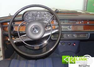 Image 5/10 of Mercedes-Benz 280 SE (1969)