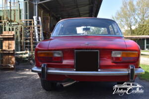 Image 10/42 de Alfa Romeo 2000 GTV (1971)