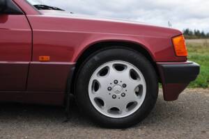 Image 12/31 of Mercedes-Benz 190 E (1993)