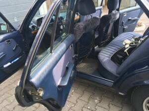 Bild 13/27 von Mercedes-Benz 230 E (1983)