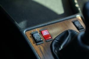Image 42/50 de Mercedes-Benz 190 E (1988)