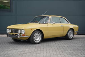 Bild 4/50 von Alfa Romeo 2000 GT Veloce (1975)