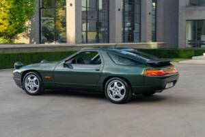 Afbeelding 10/46 van Porsche 928 GTS (1993)