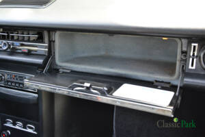 Image 34/50 of Mercedes-Benz 230&#x2F;6 (1973)