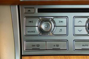 Immagine 37/50 di Jaguar XF 3.0 D-S (2008)