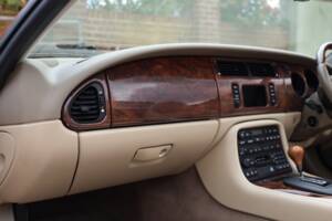 Image 48/50 de Jaguar XKR (2000)
