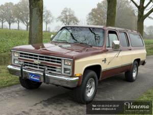 Image 1/15 of Chevrolet Suburban (1986)