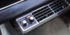 Image 32/37 of Rover 3.5 Litre Coupe (1970)