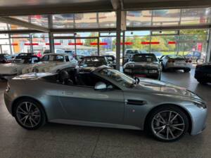 Image 37/43 of Aston Martin V8 Vantage S (2017)