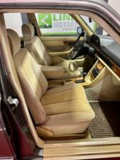 Image 20/30 of Mercedes-Benz 380 SE (1985)