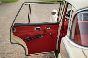 Image 42/42 of Mercedes-Benz 220 SE b (1965)