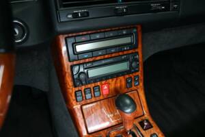 Image 19/49 of Mercedes-Benz SL 500 (2001)