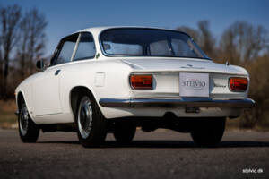 Immagine 13/42 di Alfa Romeo Giulia 1600 Sprint GT Veloce (1967)