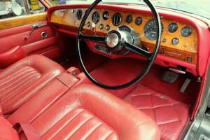 Image 28/48 of Bentley T 1 (1967)