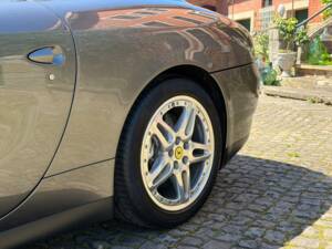 Afbeelding 32/74 van Ferrari 612 Scaglietti (2006)