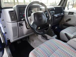 Immagine 36/42 di Jeep Wrangler SE 2.5 (1997)