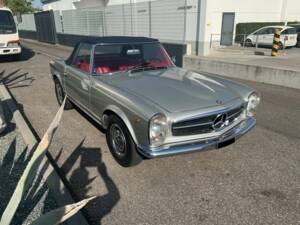 Image 2/6 of Mercedes-Benz 230 SL (1966)