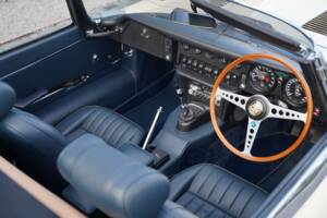 Imagen 12/50 de Jaguar E-Type (1969)